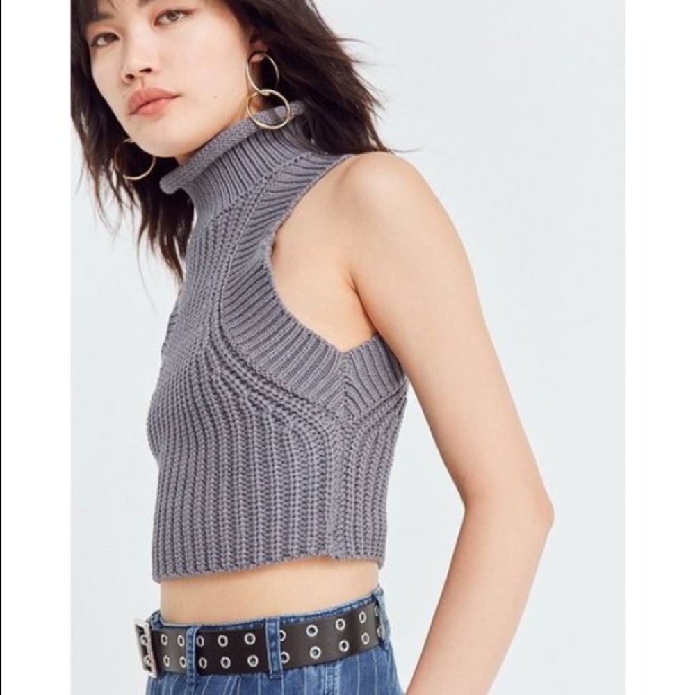 Silence + Noise Chainette Cropped Turtleneck Top - Picture 5 of 5